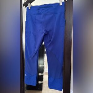 LULULEMON Royal Blue Cropped Leggings, 22” (US 6)